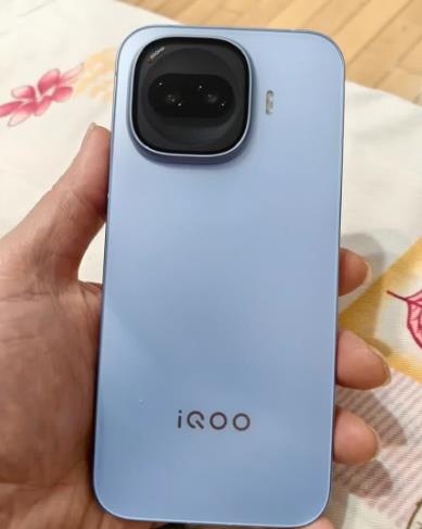 vivo iQOO Z11 Turbo 12GB+256GB 天光白骁龙8Gen5 自研电竞芯片Q2 2亿大底超级主摄 学生游戏手机