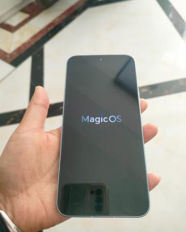 荣耀500 超级标准版 肖战同款 2亿人像全能实况 青海湖电池 5G AI 学生 新款拍照手机 12+256月光银
